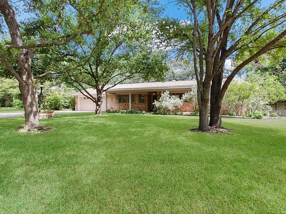 3rd image of 319 Royal Oaks Dr