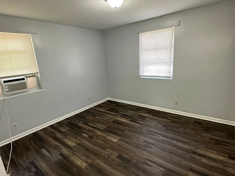 2020 Palafox St — Photo 20