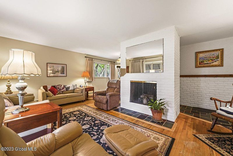 4th image of 125 Terrace Avenue