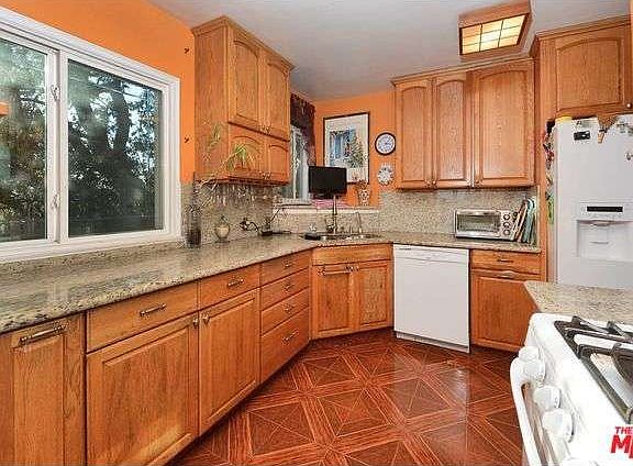 3rd image of 13142 Dewey St