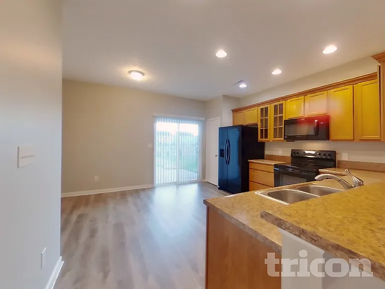 2027 Shadow Creek Blvd — Photo 5