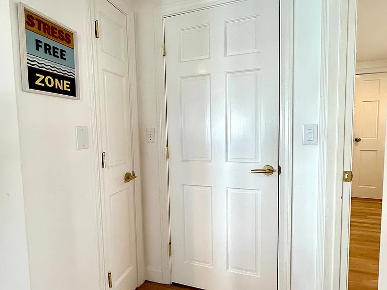 92 Foster Ave — Photo 32