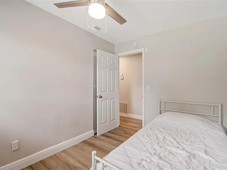 211 Woodmere Blvd — Photo 13