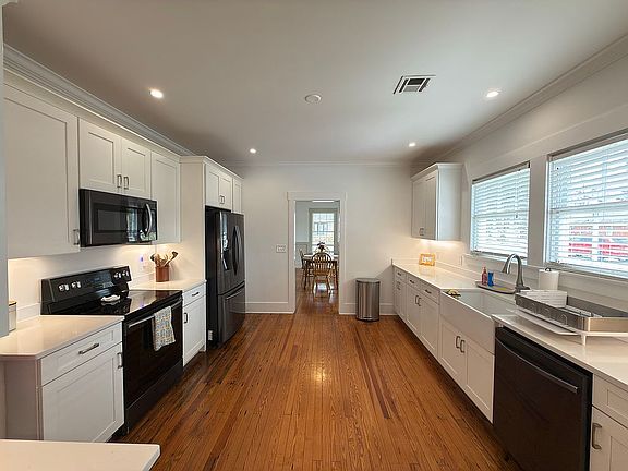4th image of 201 N Chestnut St