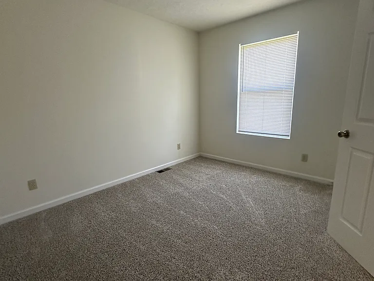 1118 S Woodlawn Ave — Photo 16