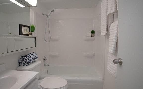 2nd image of 5306 N Cumberland Ave APT 303