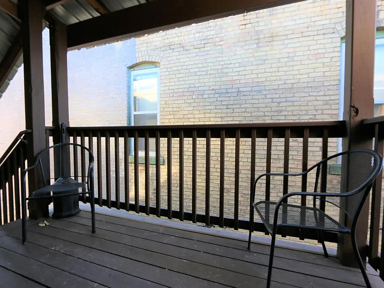 202 Broadway St S #4 — Photo 9