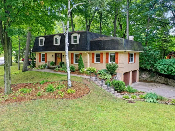 551 Pinehurst Ave, Green Bay, WI 54302