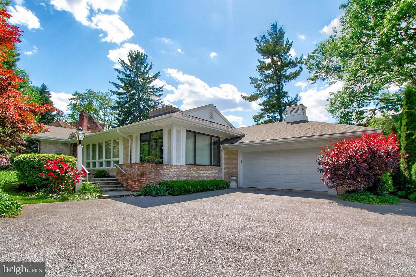 1074 Wyndham Dr photo 1