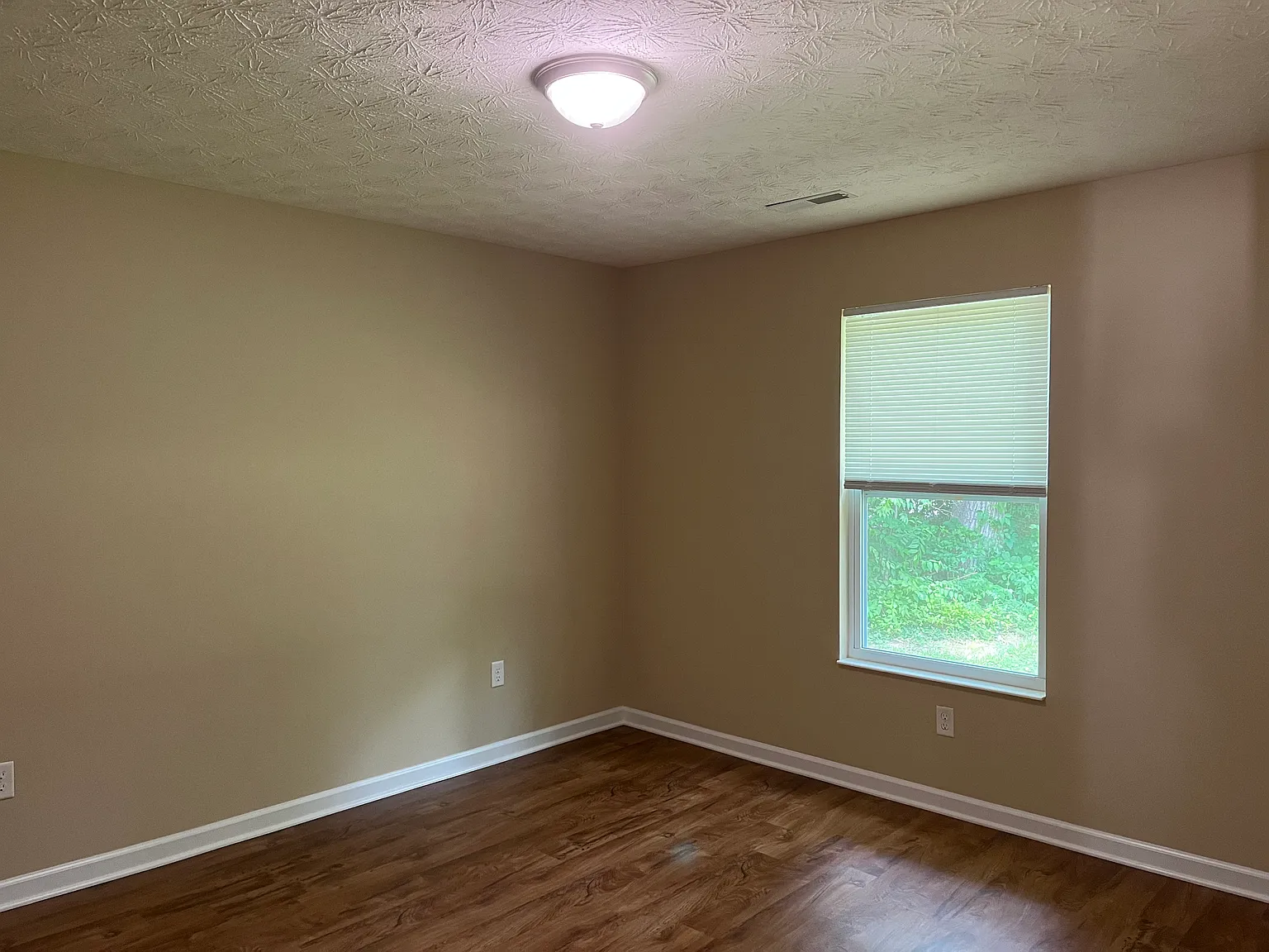 3 bed, 1100 sqft, $1,750 — Photo 4