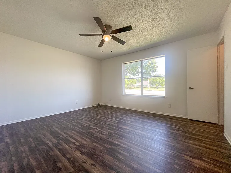 433 W Panther Way — Photo 5
