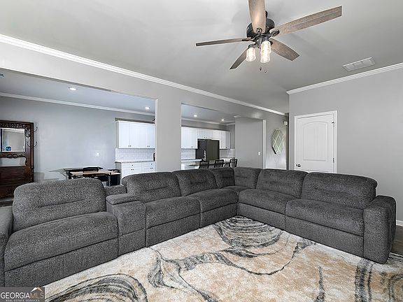 3rd image of 371 Highgrove Way