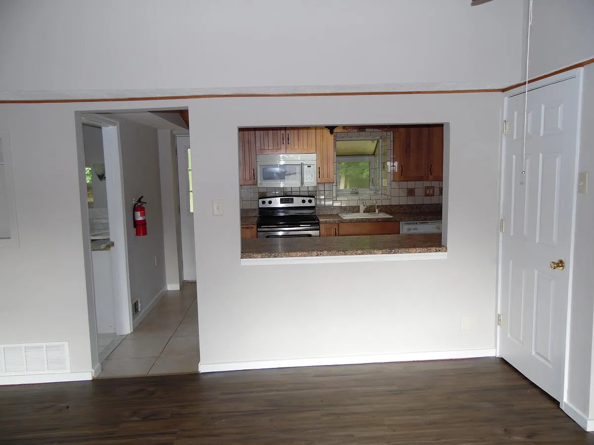 3 bed, 1584 sqft, $3,000 — Photo 3