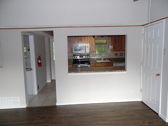 kitchen serve to dining area