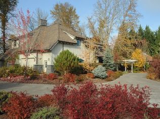 563 Rogue Ridge Dr, Grants Pass, OR 97527