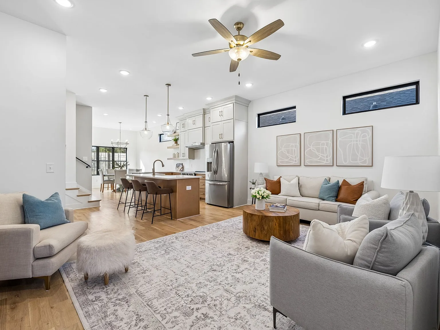 3 bed, 2.5 bath, 2030 sqft, $3,000 — Photo 3