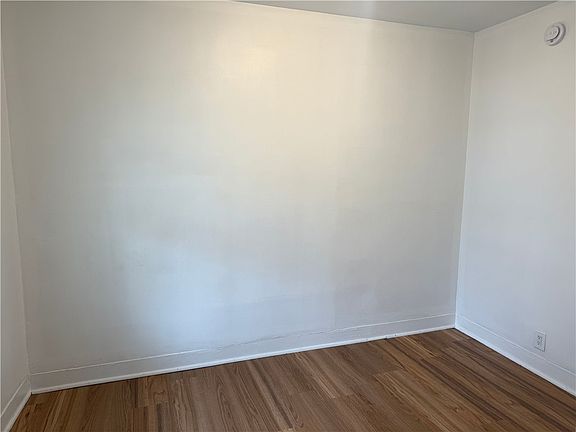 4th image of 355 Caroline St
