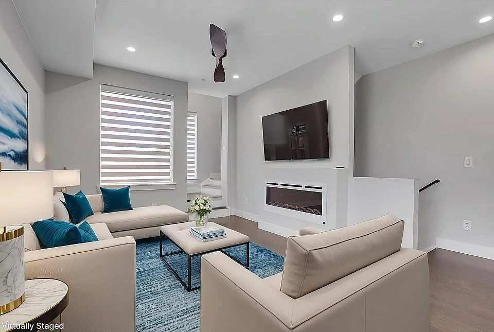 2nd floor Living Room