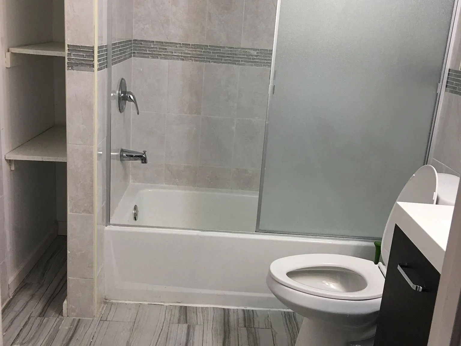 3 bed, 980 sqft, $650 — Photo 2