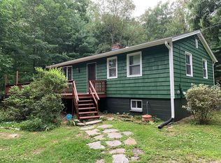 12 Clapp St, Easthampton, MA 01027