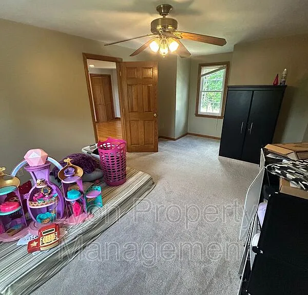 212 Tiffany St — Photo 24