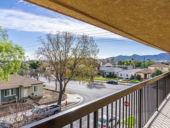 2nd image of 1501 W Victory Blvd #F