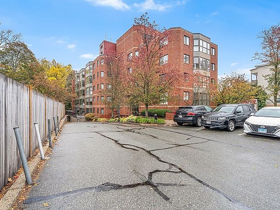 2nd image of 975 Massachusetts Ave APT 307