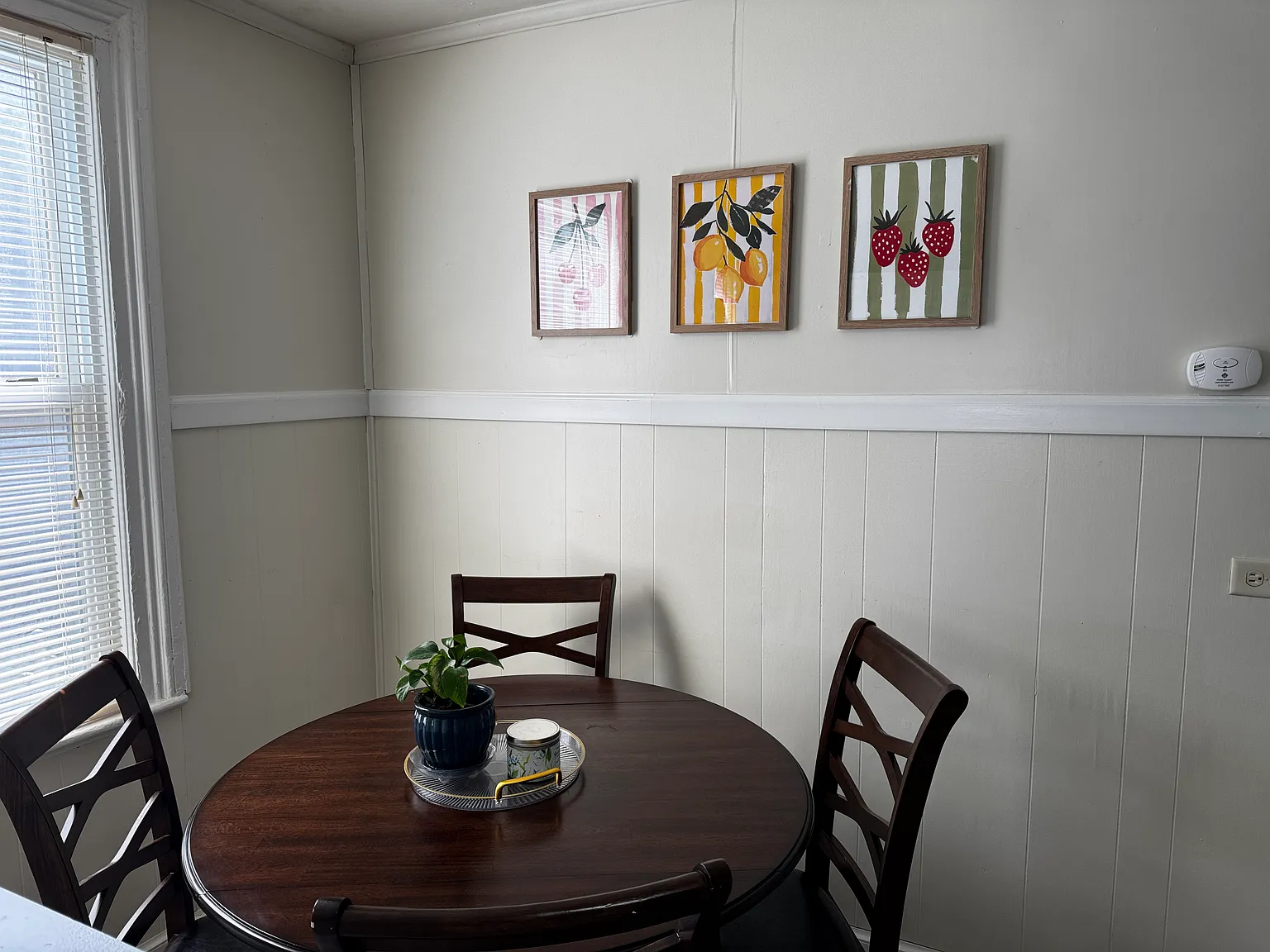 5 bed, 2500 sqft, $3,625 — Photo 3