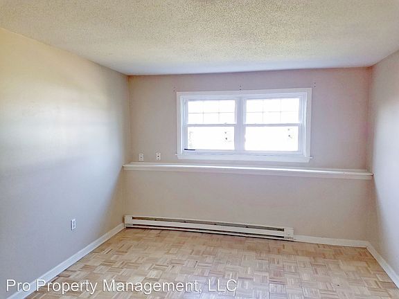 3rd image of 115 Wedgewood Dr APT Bw