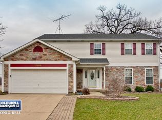 2000 Honey Locust Dr, Algonquin, IL 60102