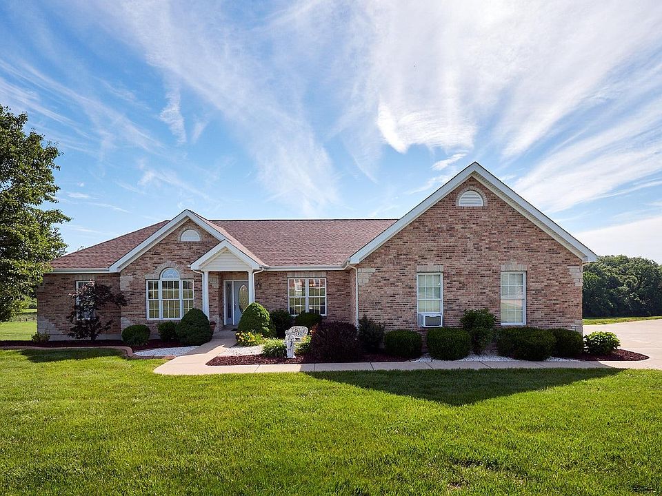 1st image of 140 Brook Hill Ln