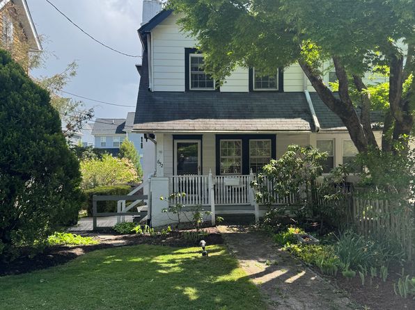 652 Kromer Ave