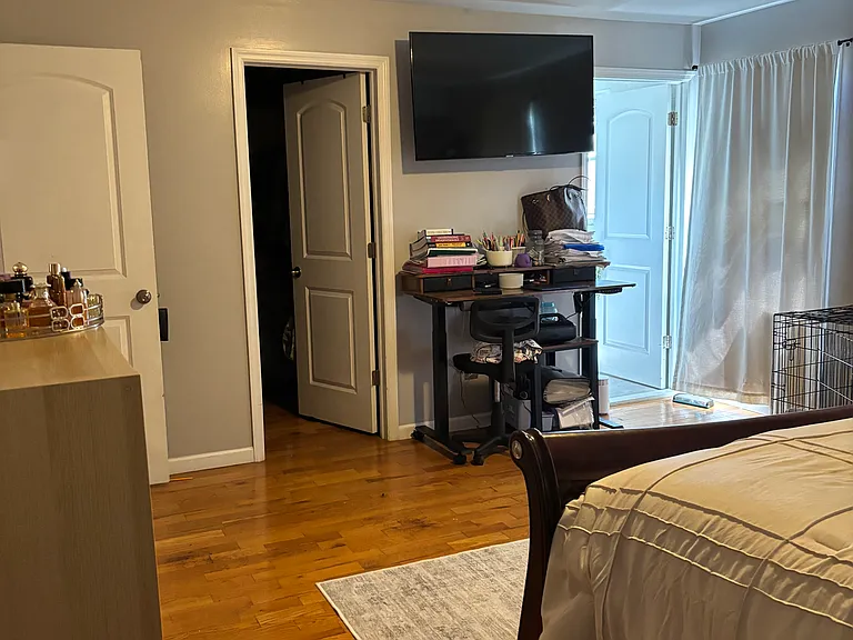 159-161 Clifford St #2 — Photo 16