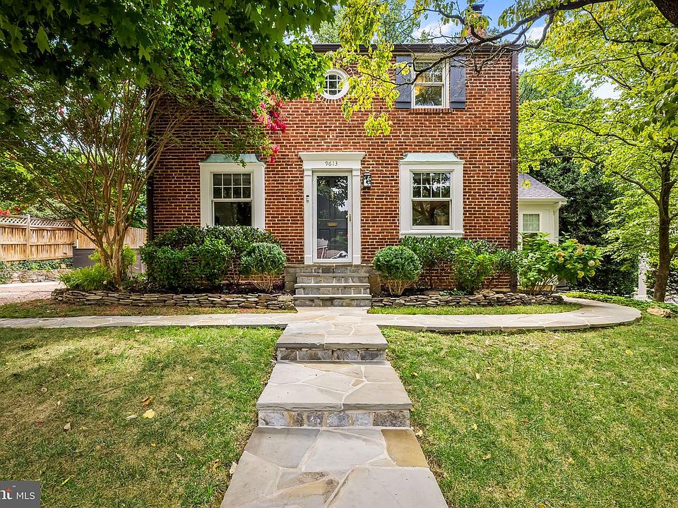 1st image of 9613 Parkwood Dr