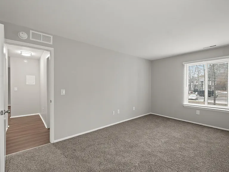 Newport Woods Apartments — Photo 19