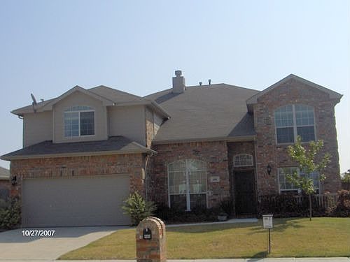METICULOUSLY MAINTAINED HOME IN GREAT NEIGHBORHOOD!