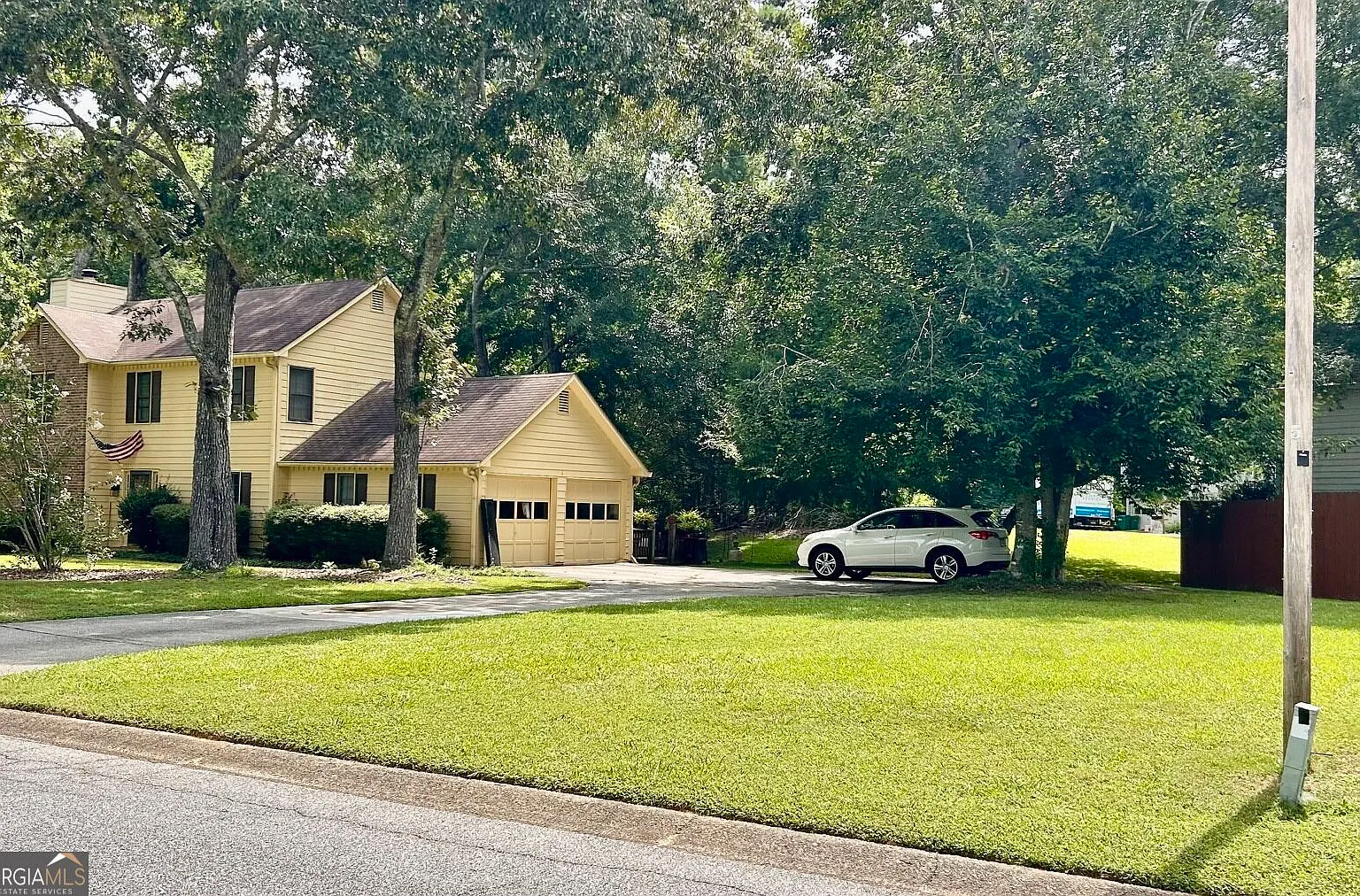 3 bed, 2.5 bath, 1740 sqft, $2,800 — Photo 2