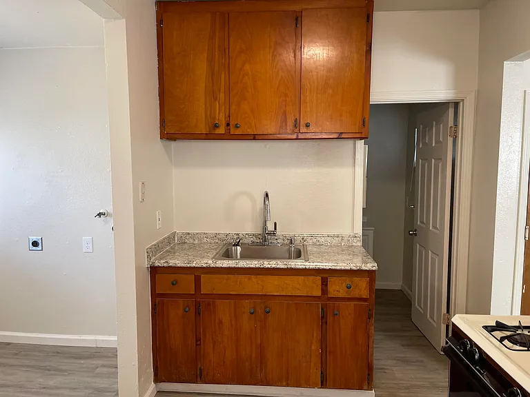 936 Franklin St #2 — Photo 10