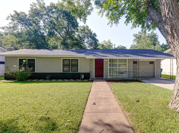 907 Fisher St, Taylor, TX 76574