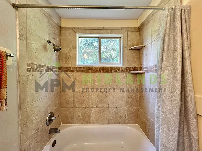 621 Henderson St — Photo 16