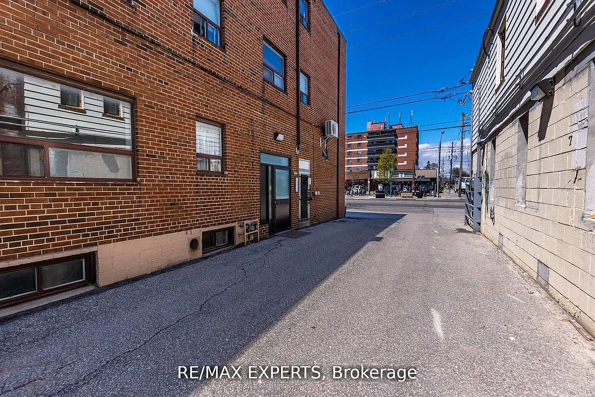 Building Photo - 3261A Lake Shore Blvd W #102