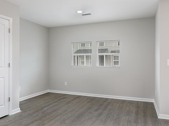 5th image of 529 Tussey Dr #529