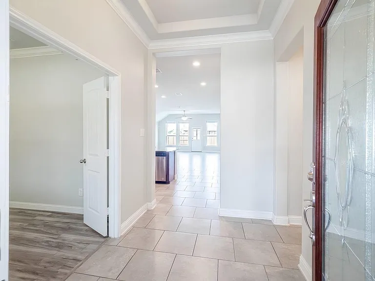 8206 Oxbow Manor Ln — Photo 9