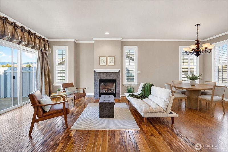 3rd image of 1494 Eastmont Avenue #33