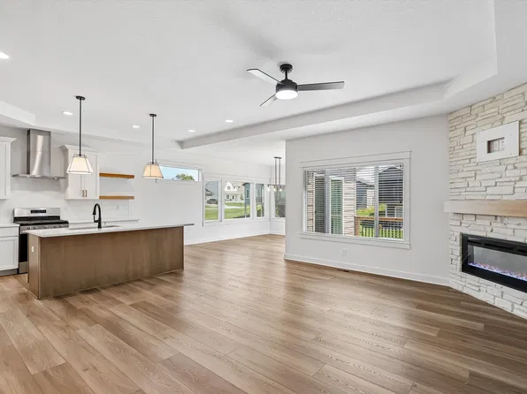 875 NW Frescott Cir, Waukee, IA 50263