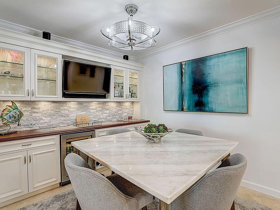 5th image of 2640 Lake Shore Drive #1714