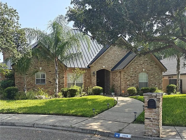 2516 Sequoia Dr — Photo 1