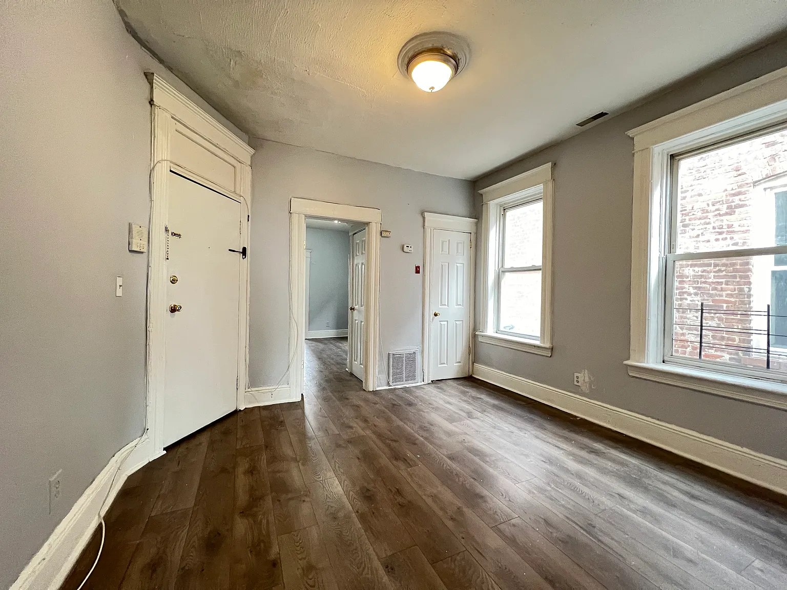 2 bed, 900 sqft, $2,100 — Photo 3