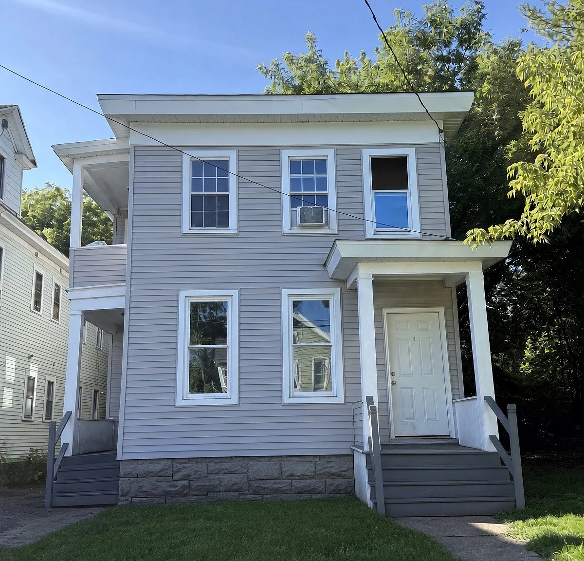 123 Lakeview Avenue - 1 — Photo 1