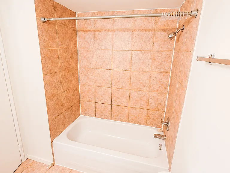 2525 Hill Tout St — Photo 6